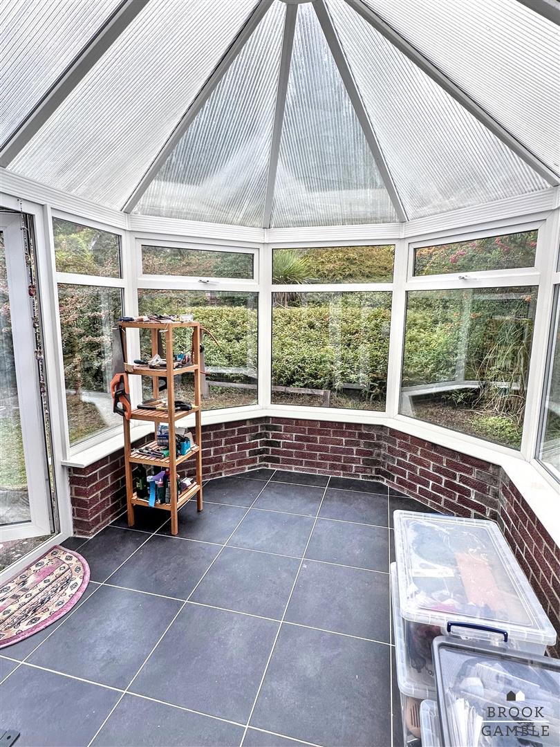3 Bedroom House - Detached. Peppercombe Road in Eastbourne, 10